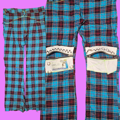 Script zipper knee trousers.