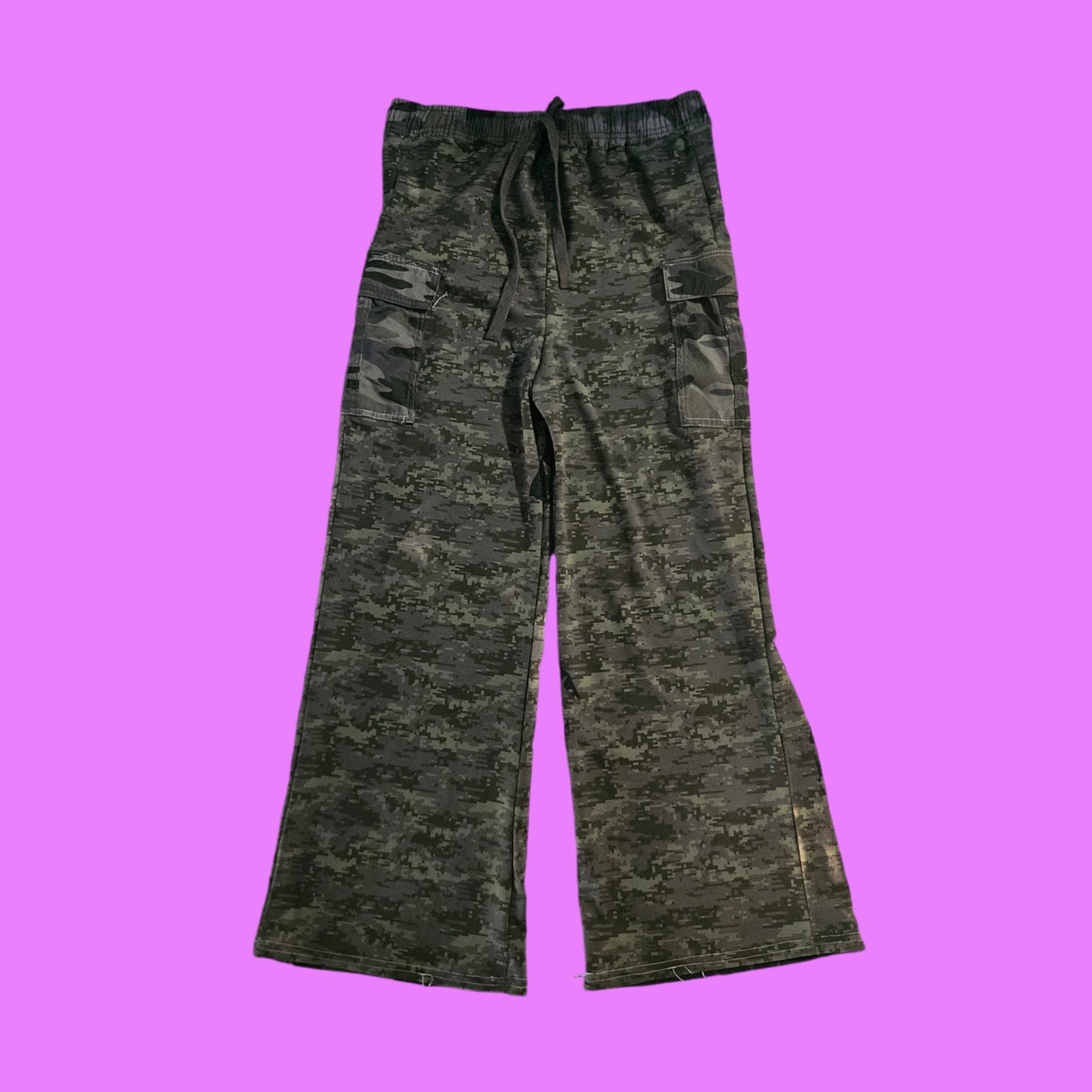 Camo cargo pants (printed black)