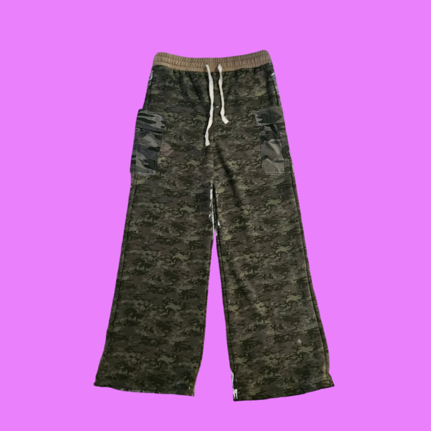 Camo cargo sweats (printed white)