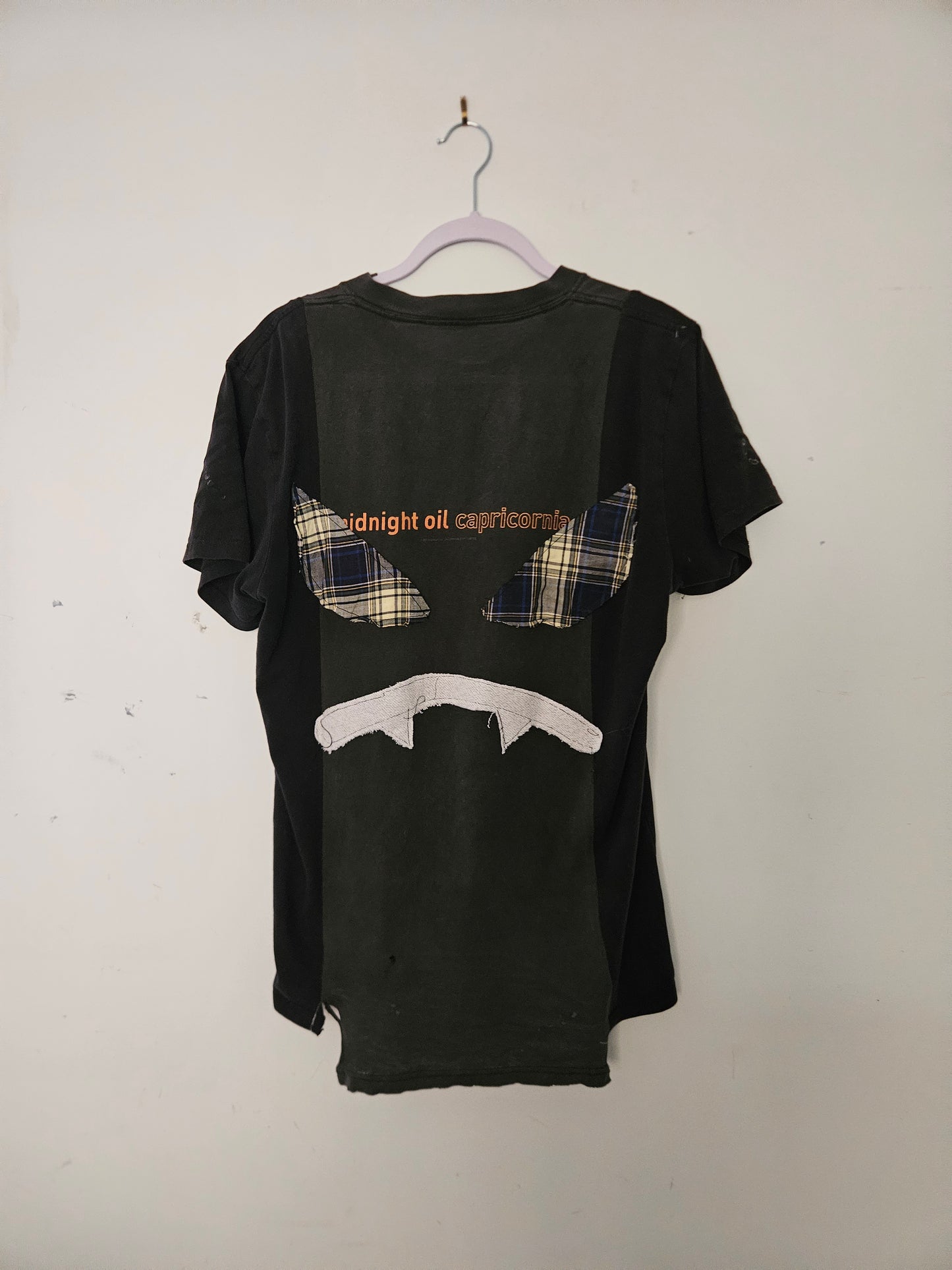 Face logo tee split. (Size M)