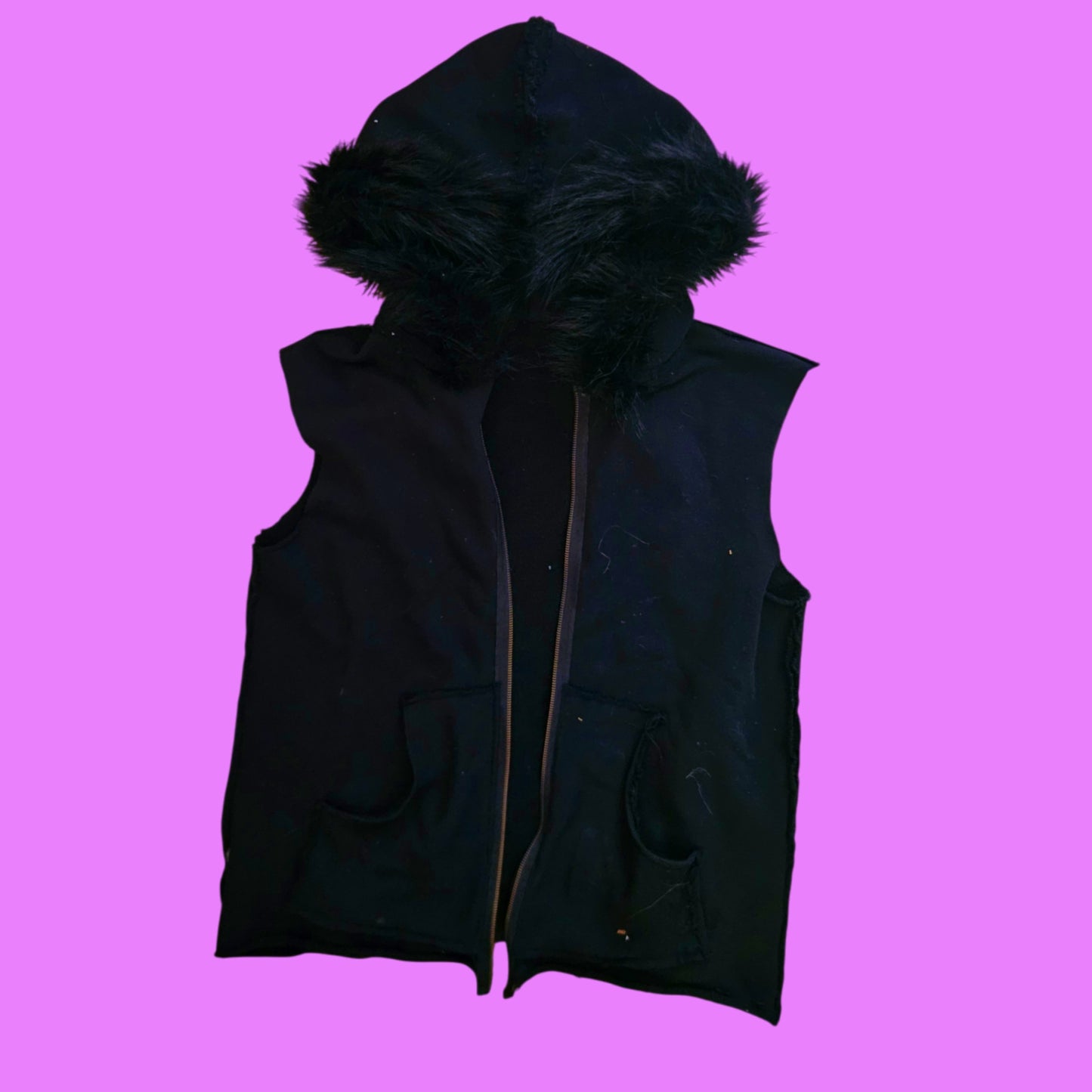 1221 spine fur hooded vest black