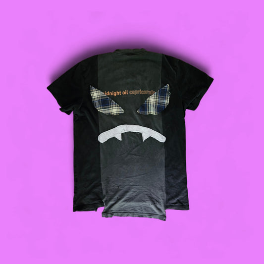 Face logo tee split. (Size M)