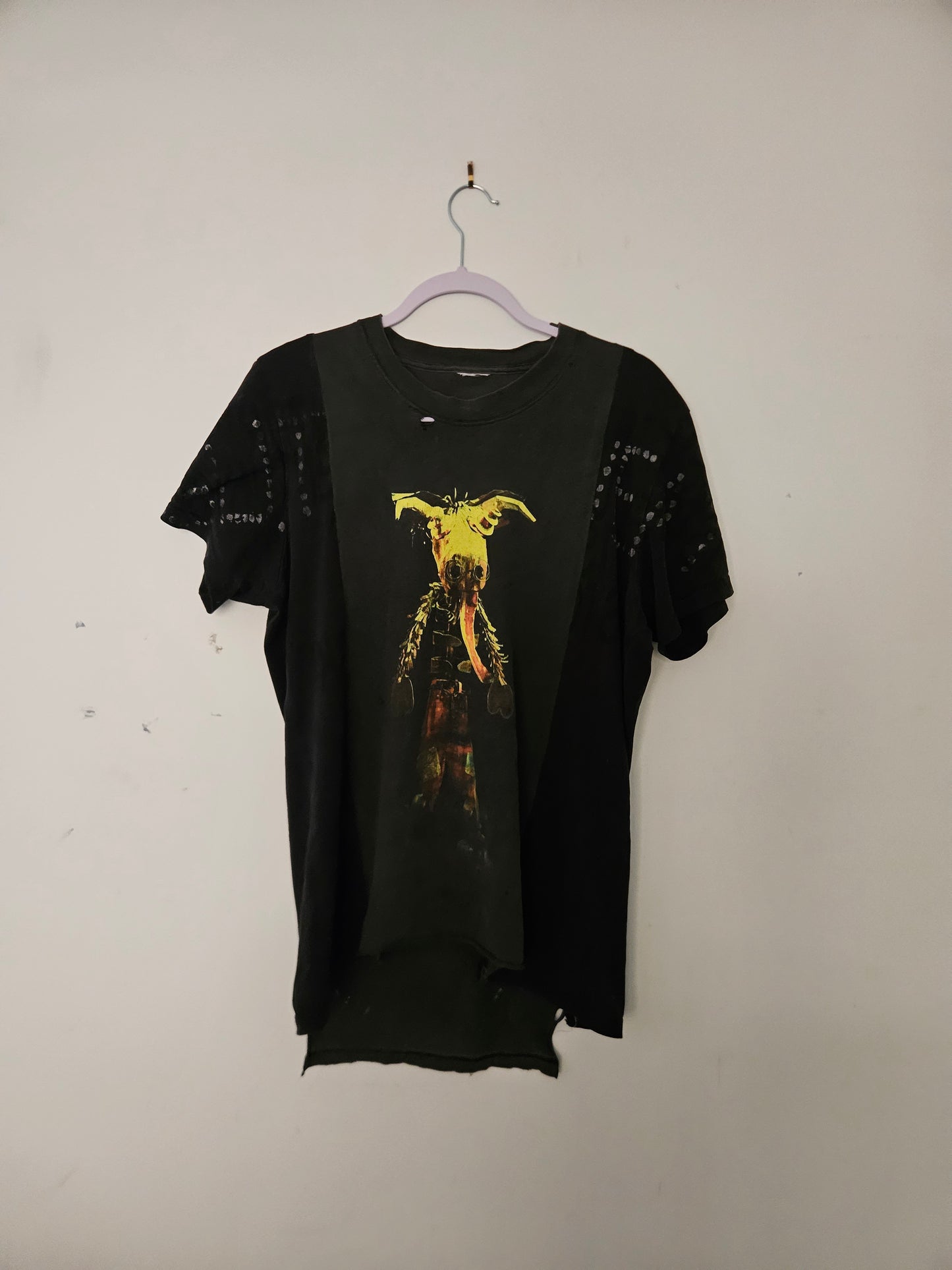 Face logo tee split. (Size M)