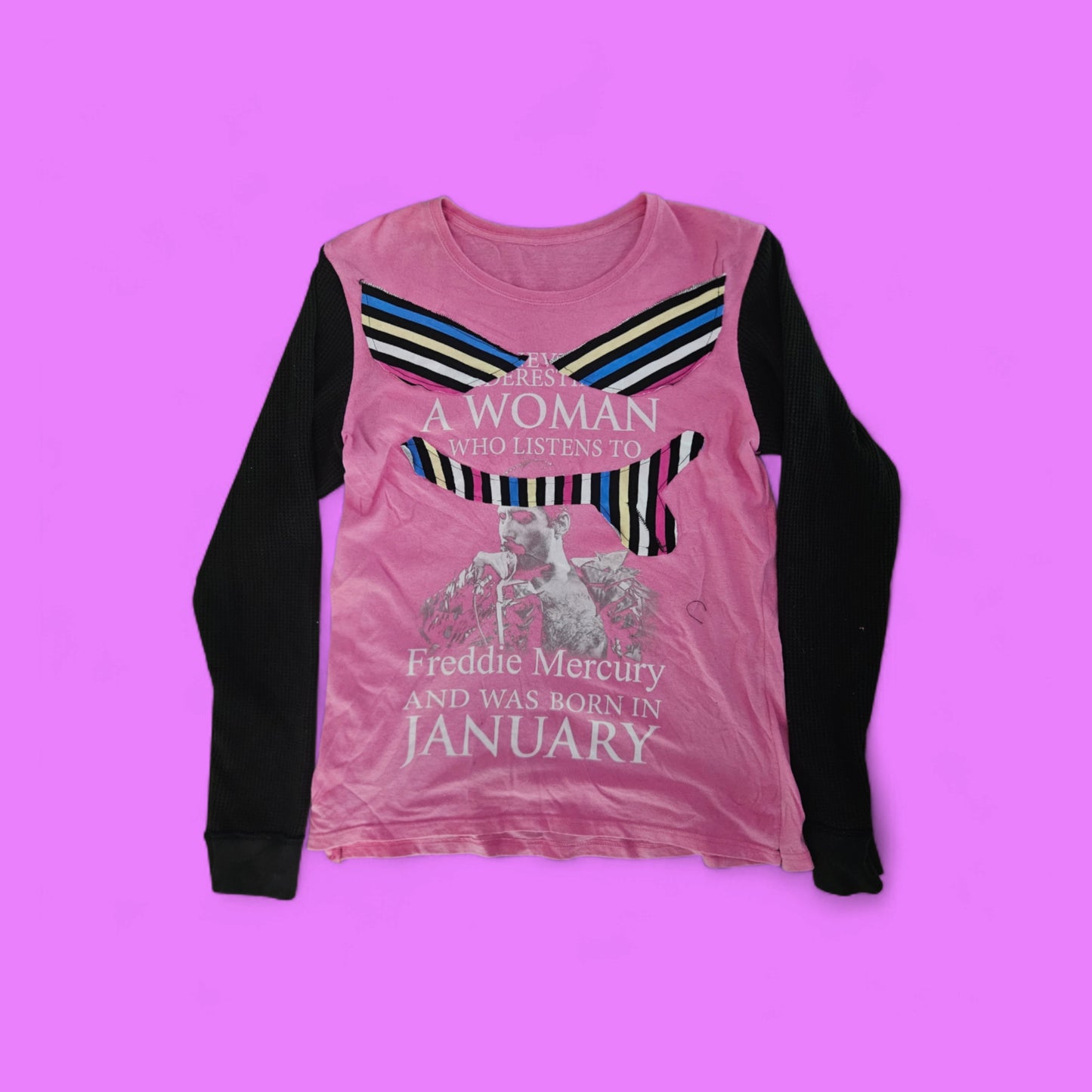 Face logo tee pink. (Size M)