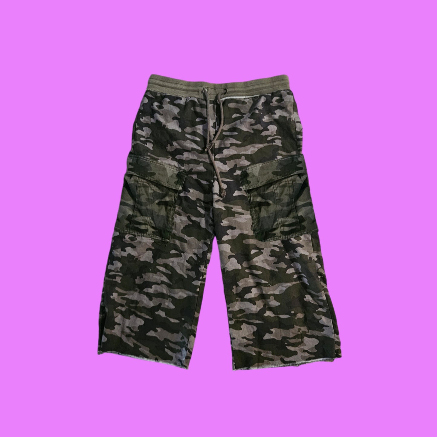 Camo cargo shorts (woodland)